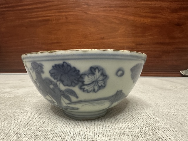 古玩陶瓷明·萬歷青花洞石花卉圖碗拍賣，當前價格2800元