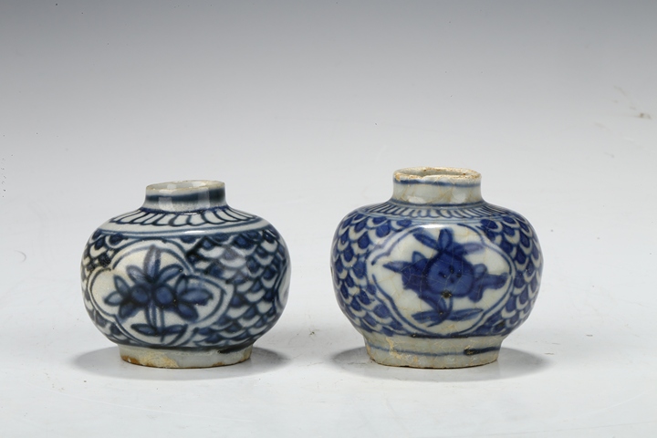 古玩陶瓷明晚·青花開窗花卉紋水盂兩件真品鑒賞圖