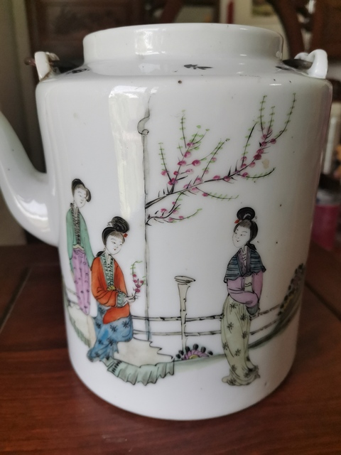古玩陶瓷粉彩桃花仕女人物紋提梁壺真品鑒賞圖
