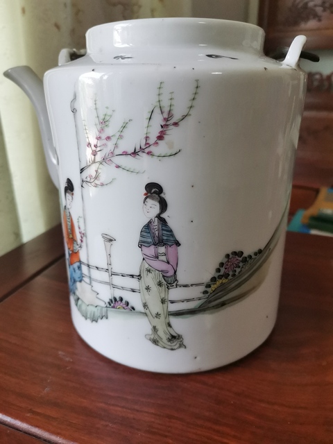 古玩陶瓷粉彩桃花仕女人物紋提梁壺真品鑒賞圖