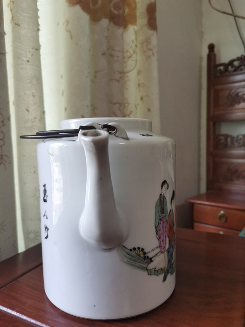 古玩陶瓷粉彩桃花仕女人物紋提梁壺真品鑒賞圖