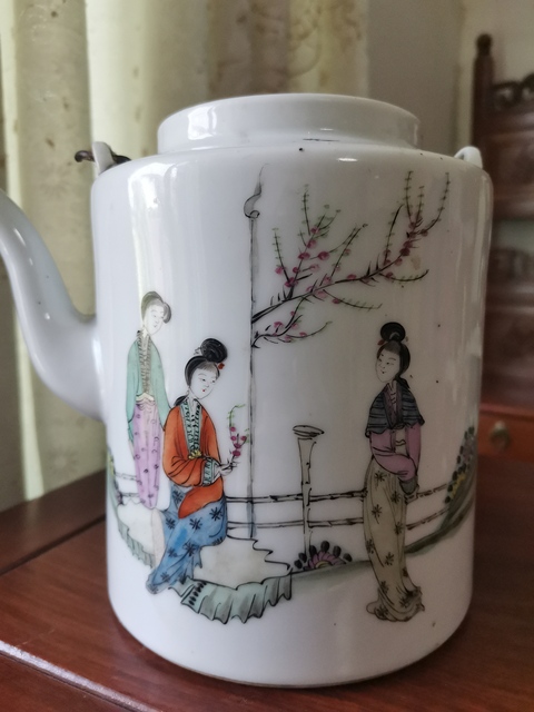 古玩陶瓷粉彩桃花仕女人物紋提梁壺真品鑒賞圖