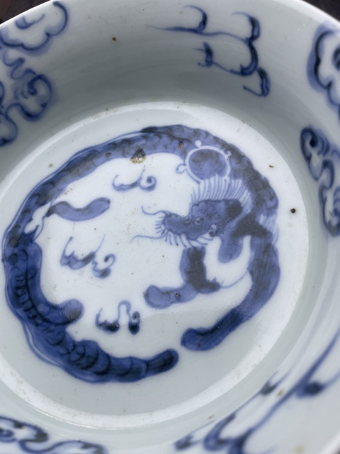 古玩陶瓷日本明治青花龍紋盤真品鑒賞圖
