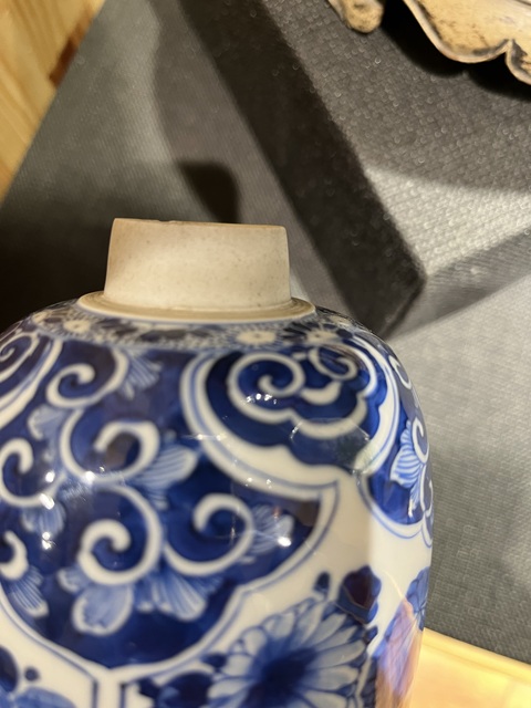 古玩陶瓷花卉紋青花罐真品鑒賞圖