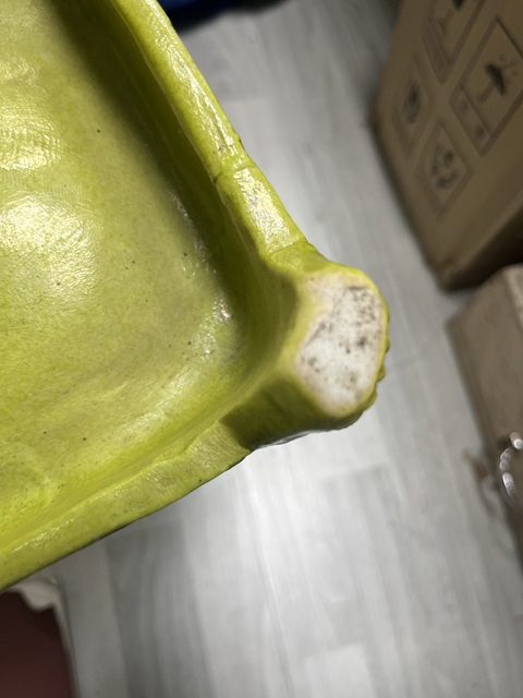 古玩陶瓷黃釉刻花四足杯托真品鑒賞圖