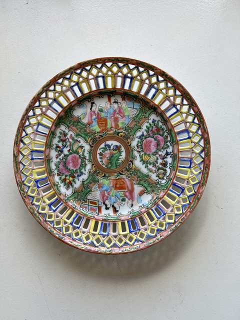 古玩陶瓷廣彩婁空人物花鳥盤真品鑒賞圖