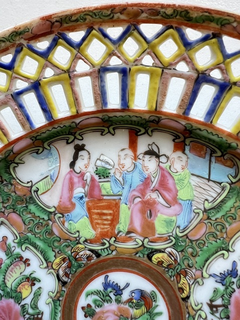 古玩陶瓷廣彩婁空人物花鳥盤真品鑒賞圖