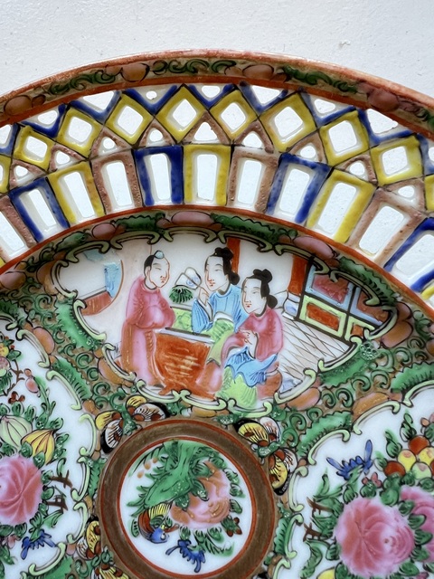 古玩陶瓷廣彩婁空人物花鳥盤真品鑒賞圖
