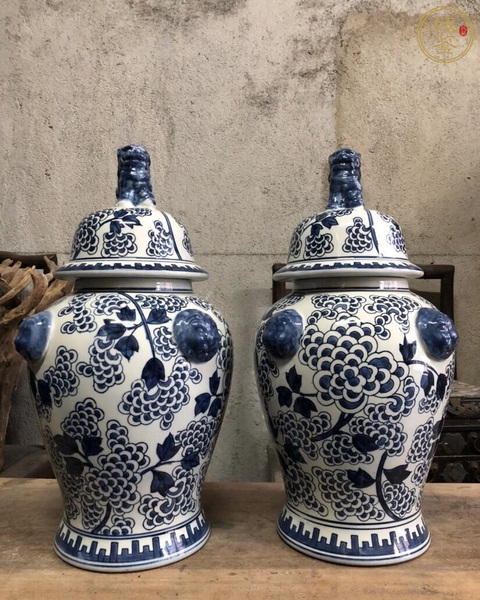 古玩陶瓷特大號青花雄獅將軍罐一對拍賣,當前價格1100元