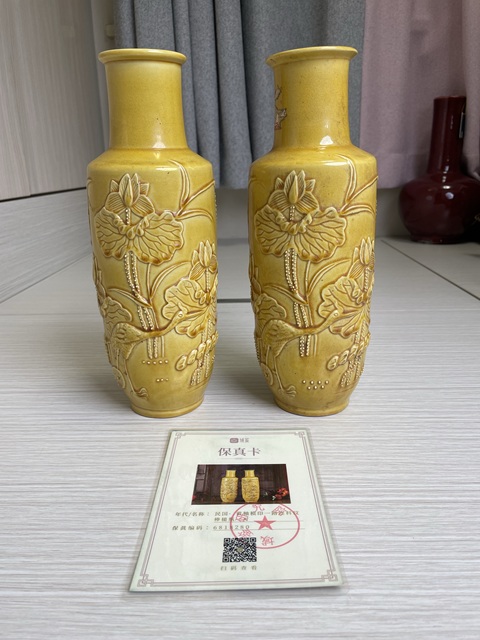 古玩陶瓷民國·黃釉模印一路連科紋棒槌瓶一對拍賣，當前價格5800元