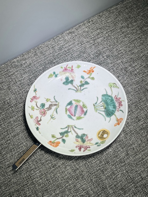 古玩陶瓷粉彩四季花卉紋盤真品鑒賞圖