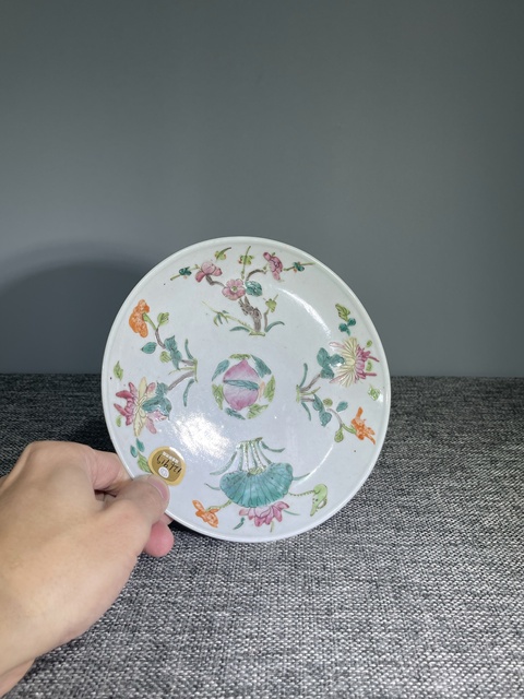 古玩陶瓷粉彩四季花卉紋盤真品鑒賞圖