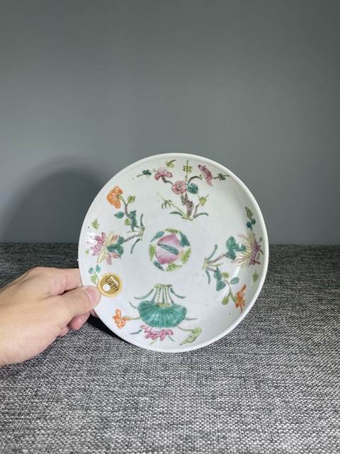 古玩陶瓷粉彩四季花卉紋盤真品鑒賞圖