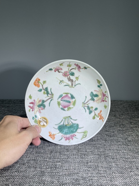古玩陶瓷粉彩四季花卉紋盤真品鑒賞圖