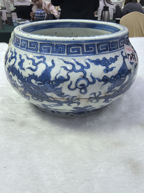 古玩陶瓷青花趕珠龍紋香爐真品鑒賞圖