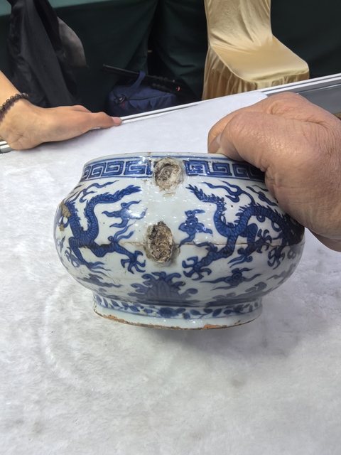 古玩陶瓷青花趕珠龍紋香爐真品鑒賞圖