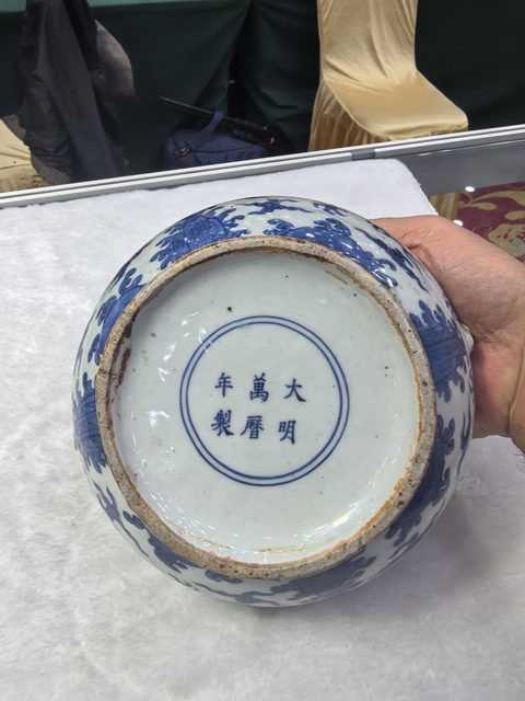 古玩陶瓷青花趕珠龍紋香爐真品鑒賞圖