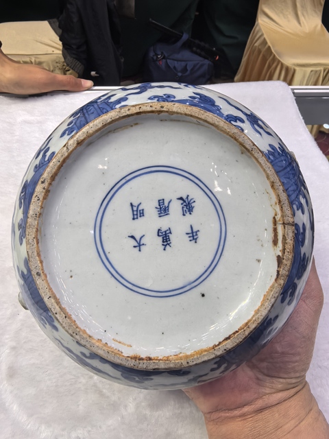 古玩陶瓷青花趕珠龍紋香爐真品鑒賞圖