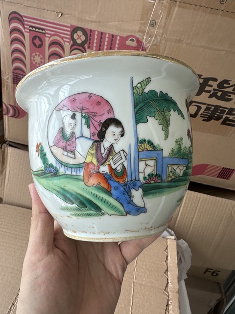 古玩陶瓷油粉彩人物故事紋花盆拍賣，當前價格2500元