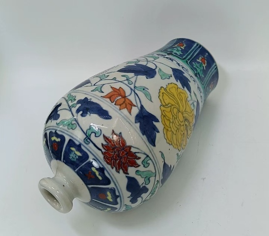 古玩陶瓷斗彩梅瓶真品鑒賞圖