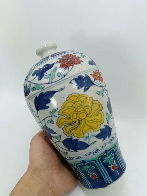 古玩陶瓷斗彩梅瓶真品鑒賞圖