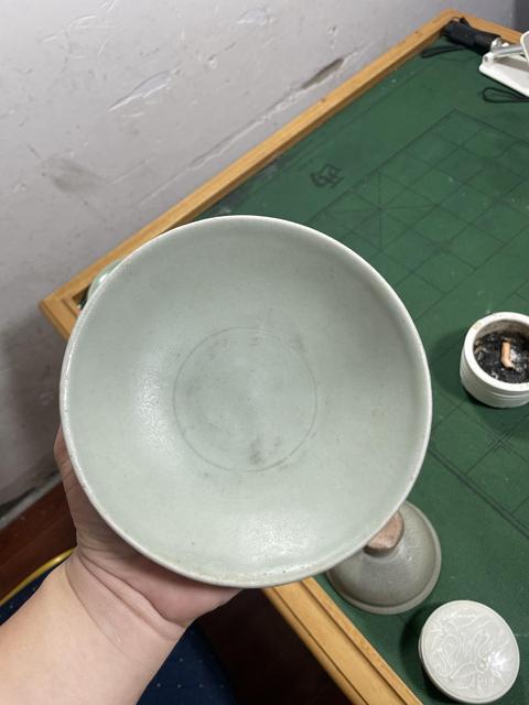 古玩陶瓷龍泉窯青釉碗真品鑒賞圖