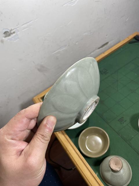 古玩陶瓷龍泉窯青釉碗真品鑒賞圖