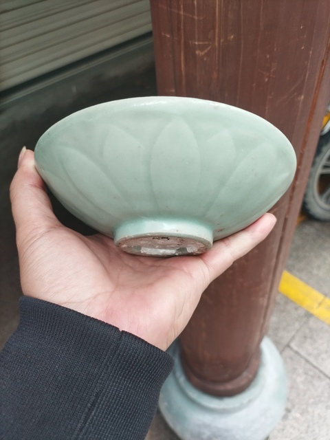 古玩陶瓷龍泉窯青釉碗真品鑒賞圖