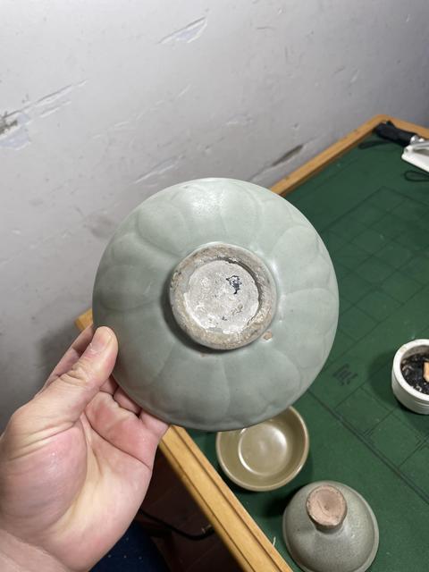 古玩陶瓷龍泉窯青釉碗真品鑒賞圖