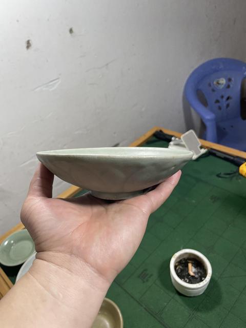 古玩陶瓷龍泉窯青釉碗真品鑒賞圖