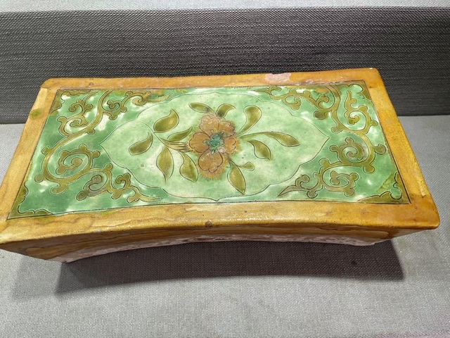 古玩陶瓷遼三彩·花卉枕真品鑒賞圖