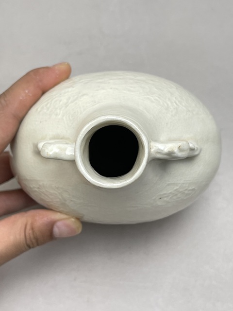 古玩陶瓷仿定窯抱月瓶真品鑒賞圖