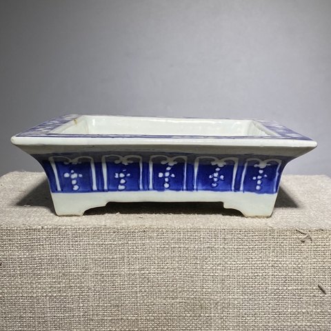 古玩陶瓷青花花卉紋四方花盆托真品鑒賞圖