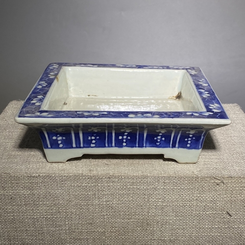 古玩陶瓷青花花卉紋四方花盆托真品鑒賞圖