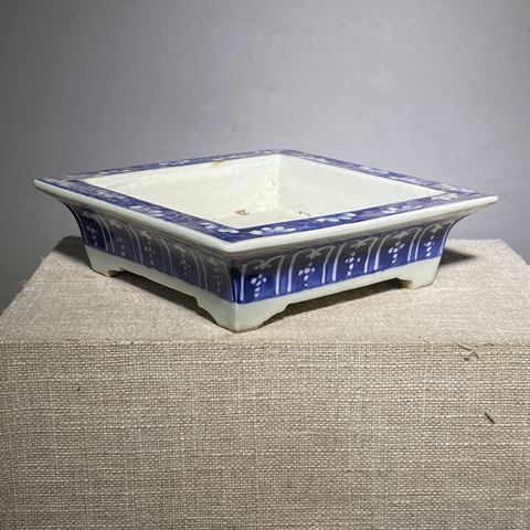 古玩陶瓷青花花卉紋四方花盆托真品鑒賞圖