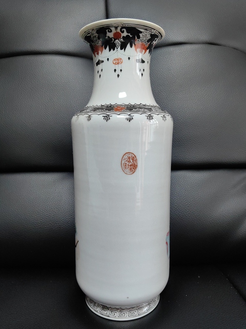 古玩陶瓷仕女嬰戲紋粉彩撇口瓶拍賣,當前價格5800元