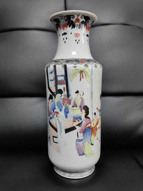 古玩陶瓷仕女嬰戲紋粉彩撇口瓶拍賣,當前價格5800元