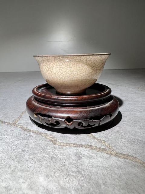 古玩陶瓷哥釉杯真品鑒賞圖