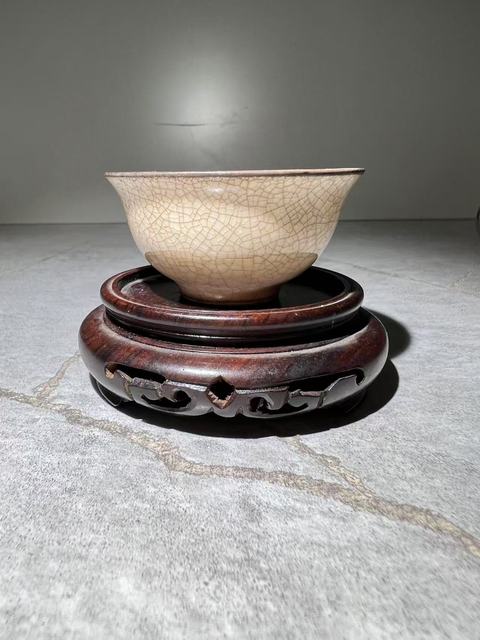 古玩陶瓷哥釉杯真品鑒賞圖