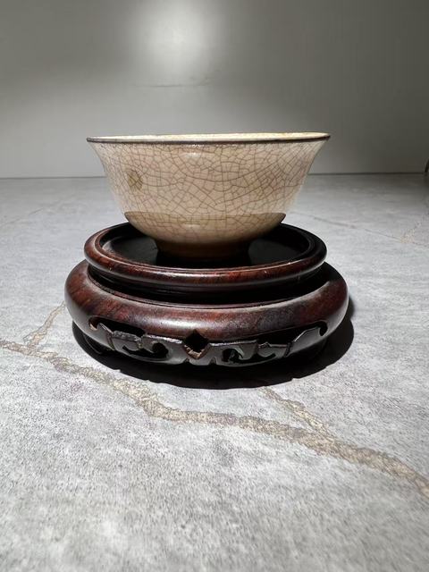 古玩陶瓷哥釉杯真品鑒賞圖