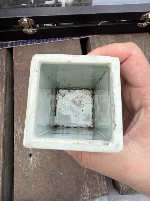 古玩陶瓷粉彩人物紋筆筒真品鑒賞圖