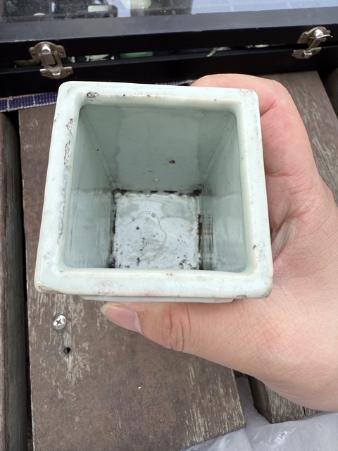 古玩陶瓷粉彩人物紋筆筒真品鑒賞圖