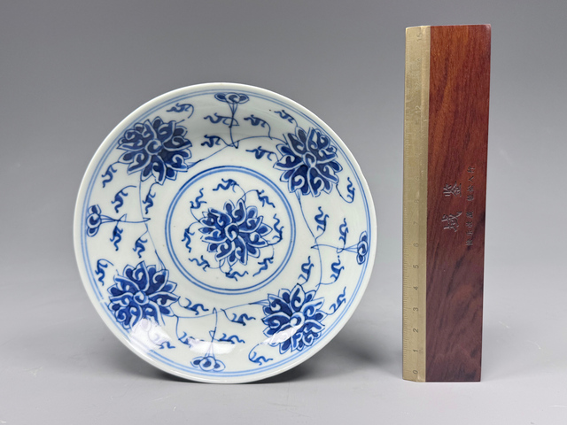 古玩陶瓷清光緒·青花纏枝寶相花卉紋盤真品鑒賞圖