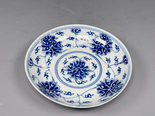 古玩陶瓷清光緒·青花纏枝寶相花卉紋盤真品鑒賞圖