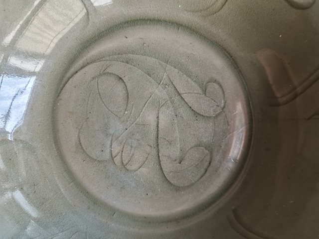古玩陶瓷龍泉青瓷刻花碗拍賣,當(dāng)前價(jià)格0元
