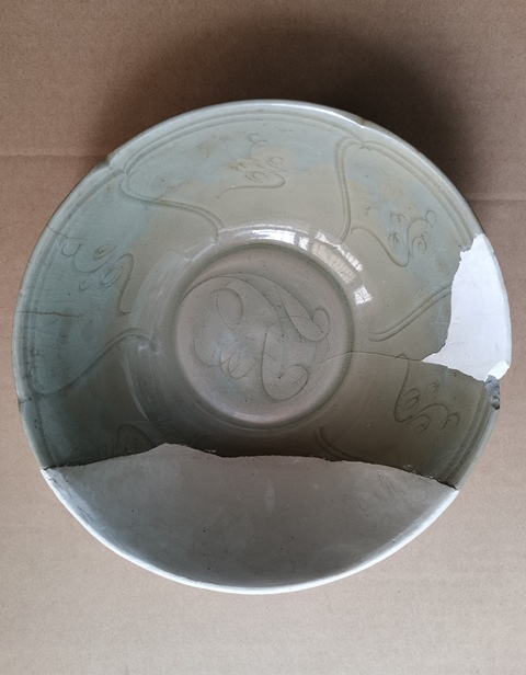 古玩陶瓷龍泉青瓷刻花碗拍賣,當(dāng)前價(jià)格0元