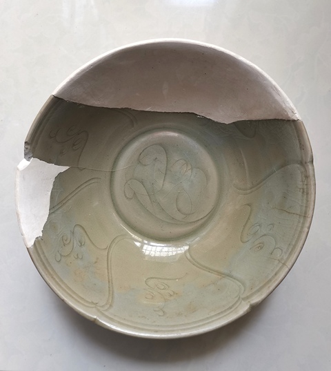 古玩陶瓷龍泉青瓷刻花碗拍賣,當(dāng)前價(jià)格0元