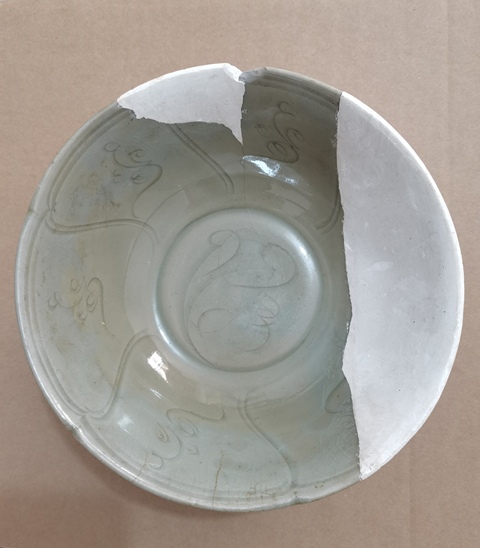古玩陶瓷龍泉青瓷刻花碗拍賣,當(dāng)前價(jià)格0元