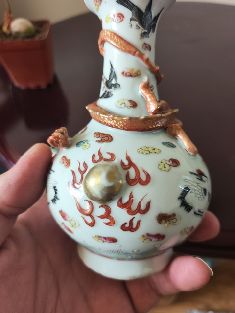古玩陶瓷同治粉彩堆塑龍紋瓶拍賣,當前價格4600元