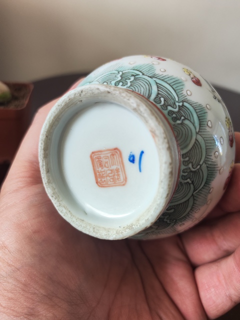 古玩陶瓷同治粉彩堆塑龍紋瓶拍賣,當前價格4600元